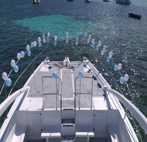 Punta Cana party boat decorated balloons 